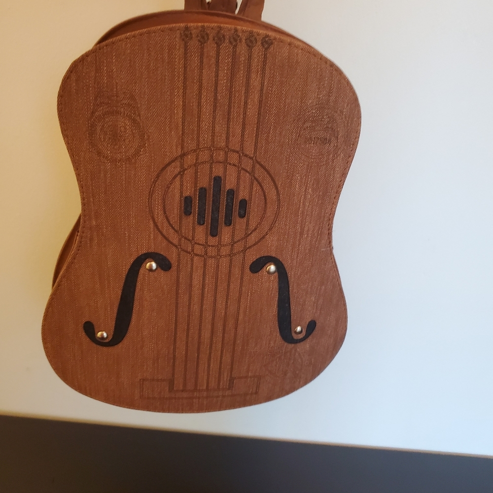 Backpack 🎒 - Picture 2 of 4